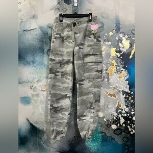 American Eagle | Camo Cargo Jogger Style Pants